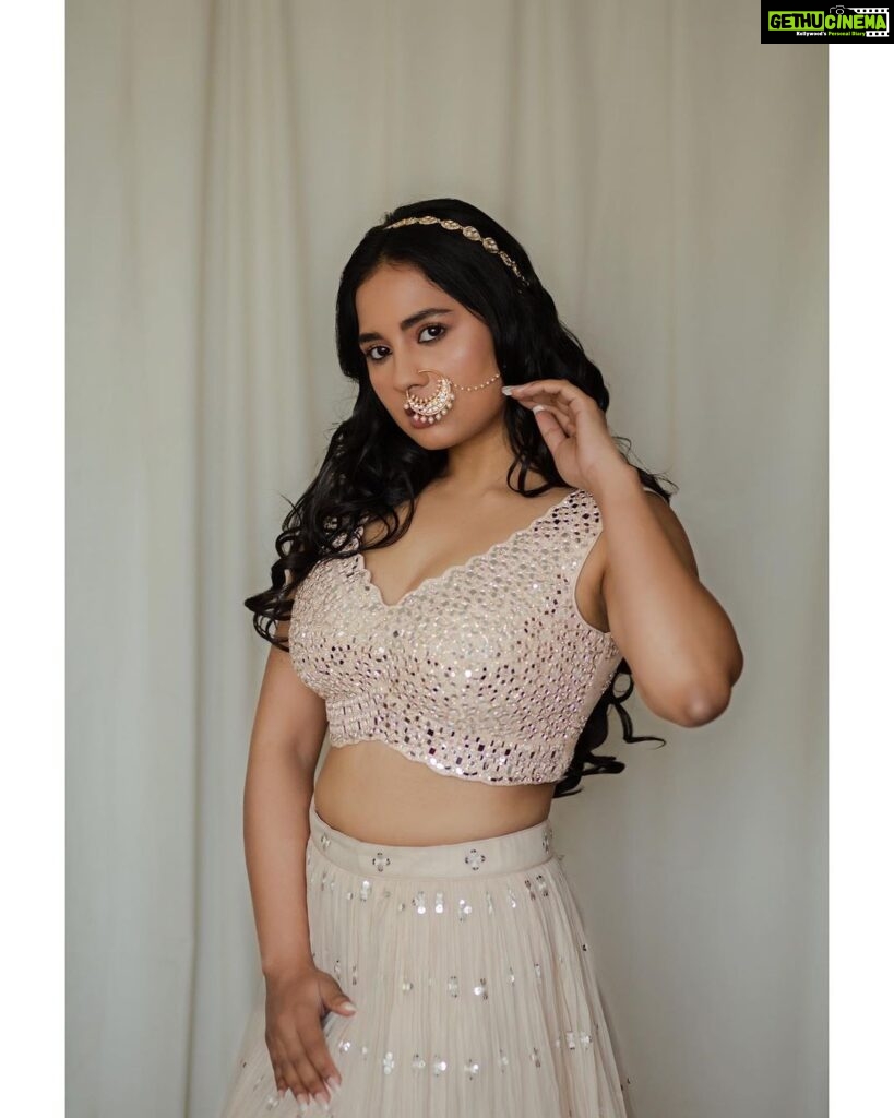 Srushti Dange Instagram - Couldn’t pick one 🌸🕊️ Designed by @pothysboutique Styled by @puraniii MUA by @makeupartistrybykavithasekar photographer by @sethu_udhaya_prakash Videographer by @a.r.a.v.i.n.d_