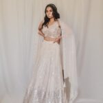 Srushti Dange Instagram – The look says it all 🕊️

Designed by @pothysboutique 
Styled by @puraniii 
MUA by @makeupartistrybykavithasekar 
Photographer by @sethu_udhaya_prakash