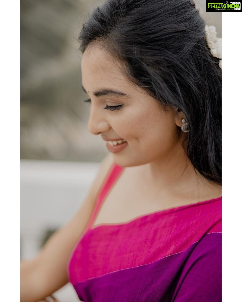 Srushti Dange Instagram - Made you look 💫🦋 MUA 💄 my late friend @abhirami_mua ♥️🤗 Styled by @swethaindiranstylist Photographer by @crearebyps