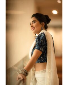 Srushti Dange Instagram - In my blue berry 🫐 smoothie 💙🤍

@indu_ig @fineshinejewels @akira_the_couture__  @vishaa_hairandmakeup @mua_supriya @camerasenthil 

#photography #happy #picoftheday #cute #srushtidange #like4like #travel #instagram #style #summer #srushti  #fitness #food #fun #beauty #instalike #smile #cookuwithcomali #music #ootd #instamood #cwc #cookwithcomali #cookwithcomali4 #cookwithcomaliseason4