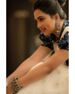Srushti Dange Instagram - In my blue berry 🫐 smoothie 💙🤍

@indu_ig @fineshinejewels @akira_the_couture__  @vishaa_hairandmakeup @mua_supriya @camerasenthil 

#photography #happy #picoftheday #cute #srushtidange #like4like #travel #instagram #style #summer #srushti  #fitness #food #fun #beauty #instalike #smile #cookuwithcomali #music #ootd #instamood #cwc #cookwithcomali #cookwithcomali4 #cookwithcomaliseason4
