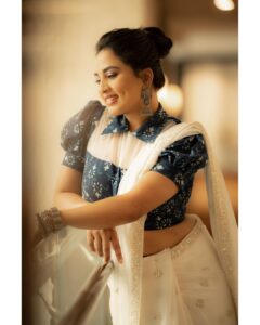 Srushti Dange Instagram - In my blue berry 🫐 smoothie 💙🤍

@indu_ig @fineshinejewels @akira_the_couture__  @vishaa_hairandmakeup @mua_supriya @camerasenthil 

#photography #happy #picoftheday #cute #srushtidange #like4like #travel #instagram #style #summer #srushti  #fitness #food #fun #beauty #instalike #smile #cookuwithcomali #music #ootd #instamood #cwc #cookwithcomali #cookwithcomali4 #cookwithcomaliseason4