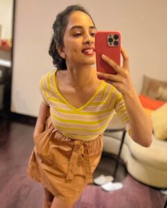 Srushti Dange Instagram - This is my dumb Mirror selfie + basic outfit kinda night 🤳🙃