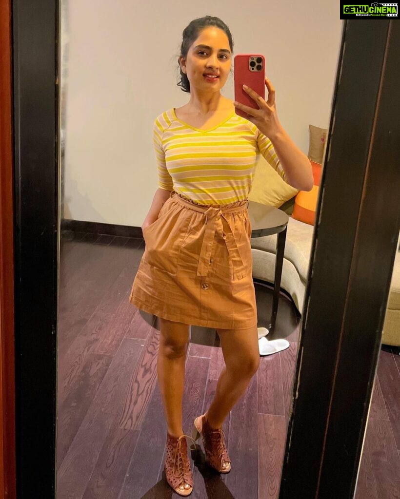 Srushti Dange Instagram - This is my dumb Mirror selfie + basic outfit kinda night 🤳🙃