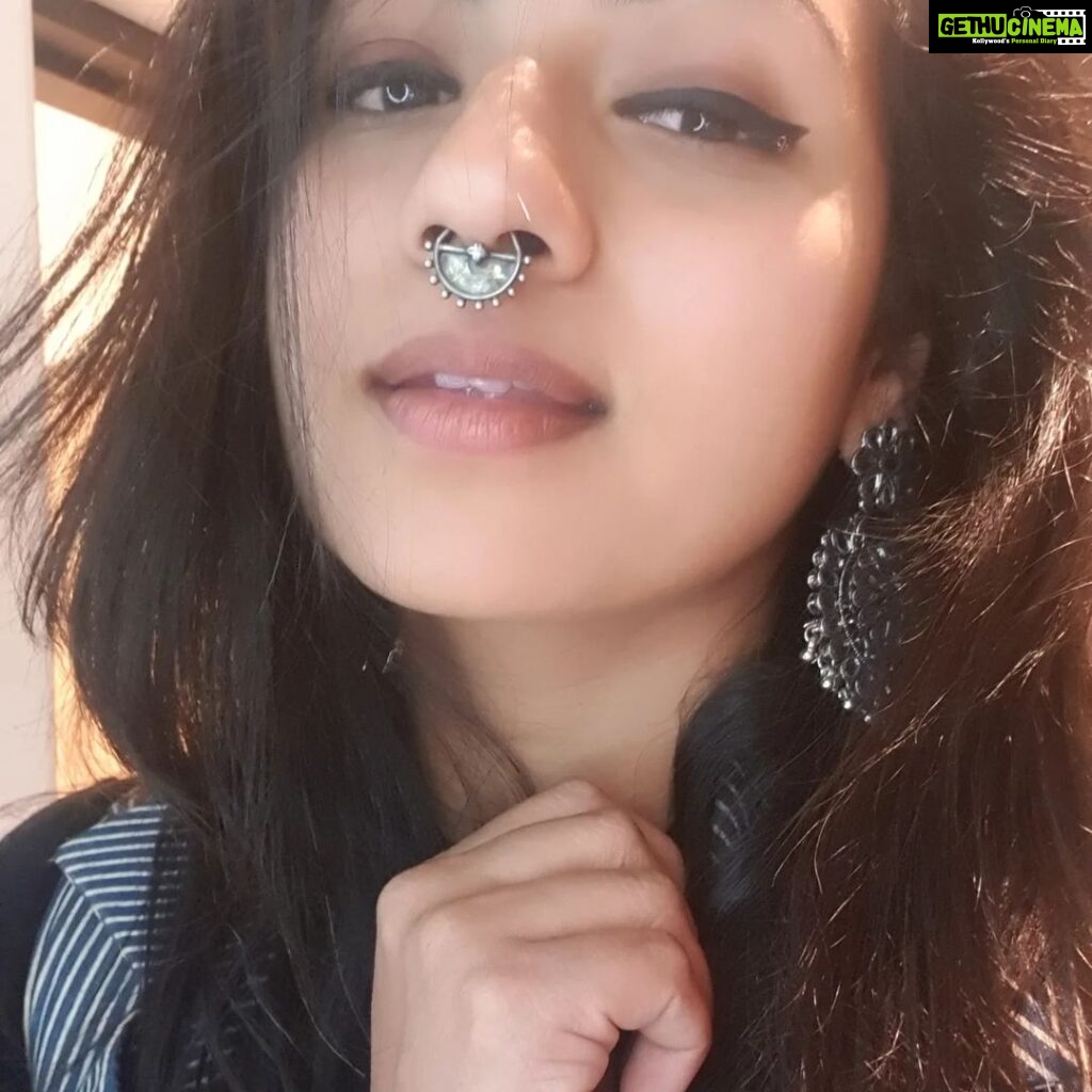 Sruthi Hariharan Instagram - I detest the saying- "don't ask a woman her age. Don't ask a man his salary " So here goes . I am all of 34. I've had my fair share of success and failures... but every single time, I have managed to pick myself right up and move forward. Headstrong- that I won't give up . Tweaking that adage: "Lets embrace our age cos its just a number. And lets not ask a man OR a woman their salary" Ok cool . Happy to me :) #birthdaygirl #tutuisme