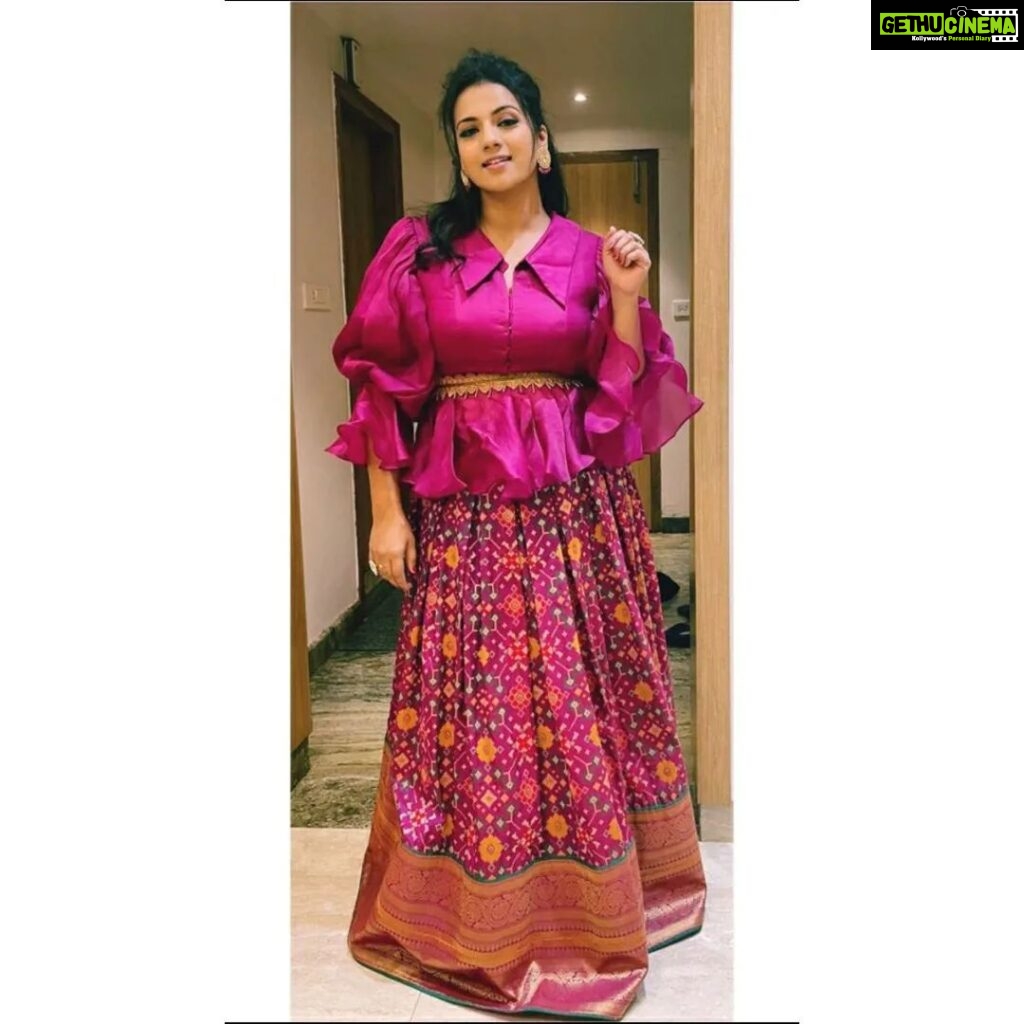 Sruthi Hariharan Instagram - 🦸‍♂️ Outfit - @ramya_katta_couture Styling - @memsahib_byshachinaheggar @itmeshachinaheggar Assisted by - @stylebynisshh @nishra_sakthi Make up by @ekiran00007