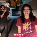 Sruthi Hariharan Instagram – Peopleeee :) ready for the #LetItFlyChallenge ?
Read the description below 👇 :) 

1. Capture your slickest Football moves OR dance moves OR show us what you love to do.

2. Make sure you use the song “Let It Fly-Vineeth Vincent” from IG music library

3. Put it up as a reel and tag @vineethvincentofficial and @sruthi_hariharan22 and hashtags #LetItFlyChallenge 

4. Challenge three of your friends to do the challenge too like @thestrikemeister here 

We nominate, @tanviehans , @bennyboybenman @ashgcleary , @liokilambe , @valmakry ,  @kyatgirl and actually-  ALL of you watching this video to do this challenge.

We will share the best ones and the selected ones will get some amazing gifts from us as well- promise :)