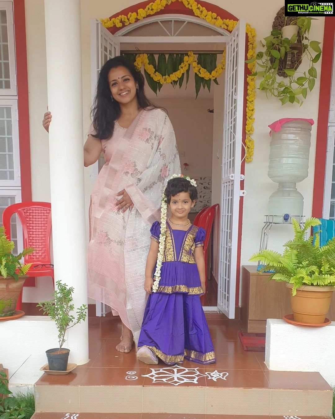 Sruthi Hariharan Instagram - They say no : "Mane katti nodu, maduve maadi nodu ." The latter is no news ... but the former . Uffff what a crazy ride of two years it has been - building a home from scratch ... way to go Jayalekshmi Hariharan. Your dream, your resilience, and your hard work, has once again put another beautiful roof over our head . . . Hope this year's Navratri brings you all a lot of positivity and love . Happy Dussera 2022 :)