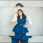Sruthi Hariharan Instagram - "Who needs swag when you can wear a suit ?" #barneyfan Photographer: Raju sir Styled by: @papapants Makeup by: @shivugowda2011 Hair by : @kammarishivarajchary Outfit: @protteaa.official Jewellery: @iguana_by_swastiparekh