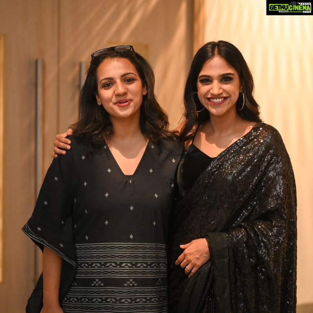 Sruthi Hariharan Instagram - Laughing with @siriiravikumar ♥ Me super proud of you - you know that right . Many hugs . Thank you @vageeshkanth for these pictures .