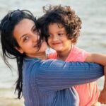 Sruthi Hariharan Instagram – As time stood still . 
#mybaby #growinguptoofast #isthiswhatitmeanstobeinlove