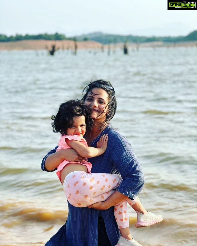 Sruthi Hariharan Instagram - As time stood still . #mybaby #growinguptoofast #isthiswhatitmeanstobeinlove