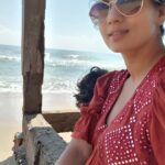 Sruthi Hariharan Instagram - Google : The Beach or the mountains ? Result: Given that the beach life is totally upbeat and lively, beach people are generally active and highly energetic in their daily lives. Whereas people who love mountain vacations, are more of balanced travelers who love to be around nature. They believe in living in the moment and dealing with one thing at a time. ME: mountains anyday . But the beach is a close second. #withyou #momdaughtergoals Auroville Beach Pondicherry