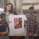 Sunaina Instagram - #Regina @thesunainaa surprises her fan and gifts them a Regina fan T - Shirt #ReginafromJune23 in cinemas near you