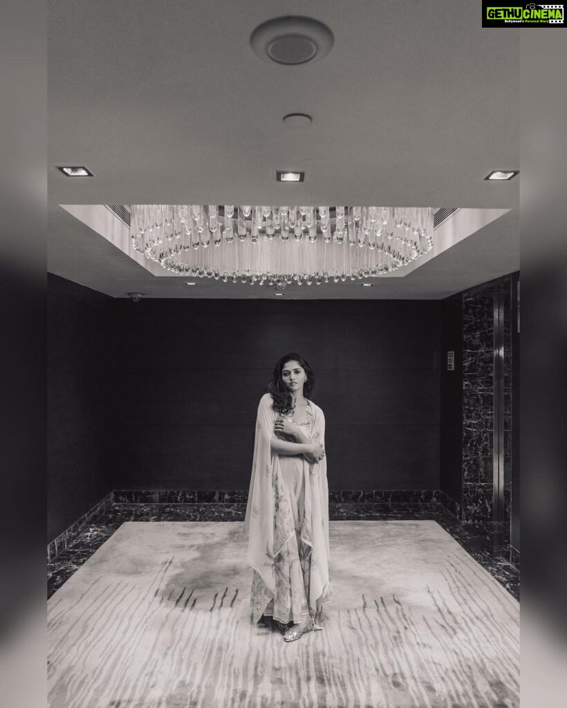 Sunaina Instagram - 🌸✨for #laatti Outfit ~ @issadesignerstudio Accessories ~ @bcos_its_silver Ring ~ @karnikajewelshyd Makeup/hair/styling~ @iammounikachenna Photography ~ @manish.Akunuri
