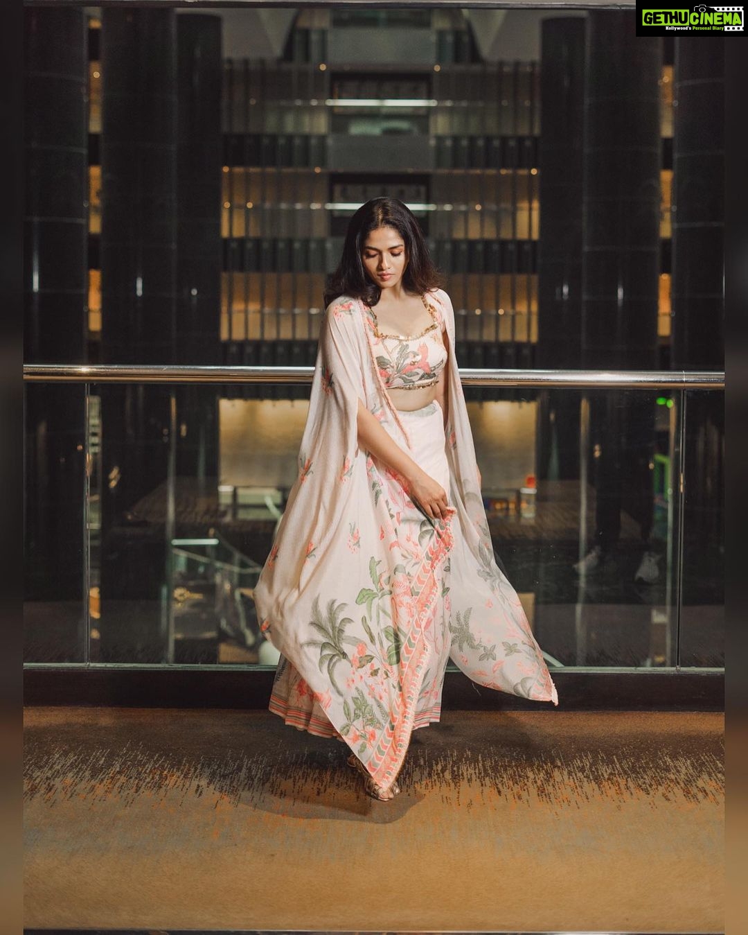Sunaina Instagram - 🌸✨for #laatti Outfit ~ @issadesignerstudio Accessories ~ @bcos_its_silver Ring ~ @karnikajewelshyd Makeup/hair/styling~ @iammounikachenna Photography ~ @manish.Akunuri