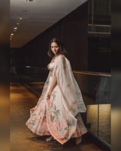 Sunaina Instagram - 🌸✨for #laatti 
Outfit ~ @issadesignerstudio 
Accessories ~ @bcos_its_silver 
Ring ~ @karnikajewelshyd 
Makeup/hair/styling~ @iammounikachenna 
Photography ~ @manish.Akunuri