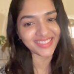 Sunaina Instagram - The actual 5 min routine. Sunscreen - @drrenitarajan @chosen_by_dermatology ‘s safescreen Brows - @milkmakeup ‘s KUSH fiber brow gel in the shade GRIND Lips - @simplynam.beauty liquid lip in the shade PRIYANKA Hair - @moroccanoil @moroccanoil_in ‘s treatment oil. #NOTanAd