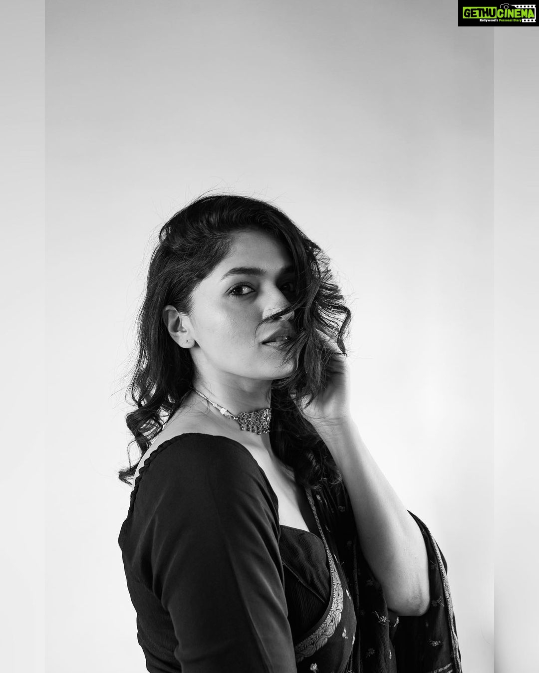 Sunaina Instagram - 🌸 Wearing @bespoke.dhishya shot by @madras_ponnu Styled by @dhikshitha_suresh MUA @vyshalisundaram_hairstylist
