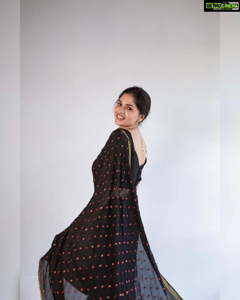 Sunaina Instagram - 🌸 Wearing @bespoke.dhishya shot by @madras_ponnu Styled by @dhikshitha_suresh MUA @vyshalisundaram_hairstylist