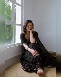 Sunaina Instagram - 🌸 
shot by @madras_ponnu 
Wearing @bespoke.dhishya 
Styled by @dhikshitha_suresh 
MUA @vyshalisundaram_hairstylist