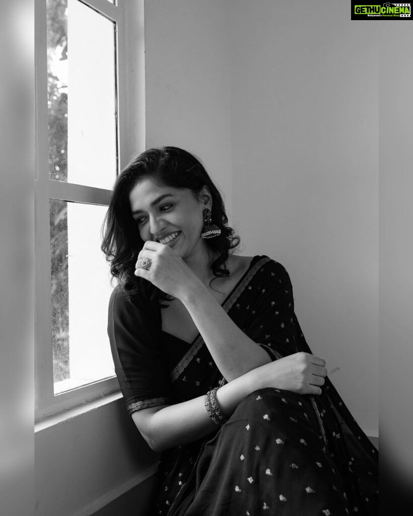 Sunaina Instagram - 🌸 shot by @madras_ponnu Wearing @bespoke.dhishya Styled by @dhikshitha_suresh MUA @vyshalisundaram_hairstylist