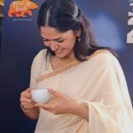 Sunaina Instagram - ᴛʜᴀᴛ ꜱᴍɪʟᴇ💕🫶🏻🤍 @thesunainaa @domin.dsilva 📸... @itzrahul_2901_ #regina #tamil #movies #latest #viral #cute #smile #kerala #traditionalsaree #interview