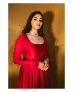 Sunaina Instagram - For #laatti ❤️✨
Dress ~ @geethikakanumilli 
Jewellery ~ @karnikajewelshyd 
Photography ~ @manish.akunuri
Makeup | Hair~ @iammounikachenna
Styling ~ @iammounikachenna