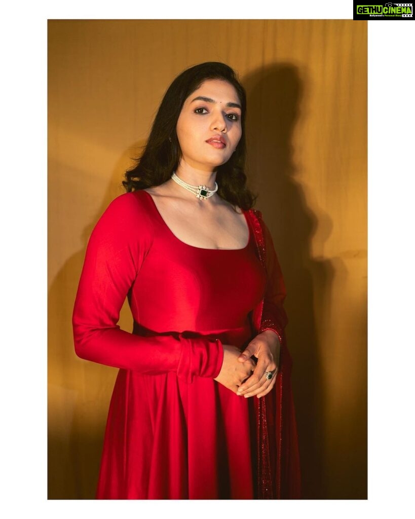 Sunaina Instagram - For #laatti ❤️✨ Dress ~ @geethikakanumilli Jewellery ~ @karnikajewelshyd Photography ~ @manish.akunuri Makeup | Hair~ @iammounikachenna Styling ~ @iammounikachenna