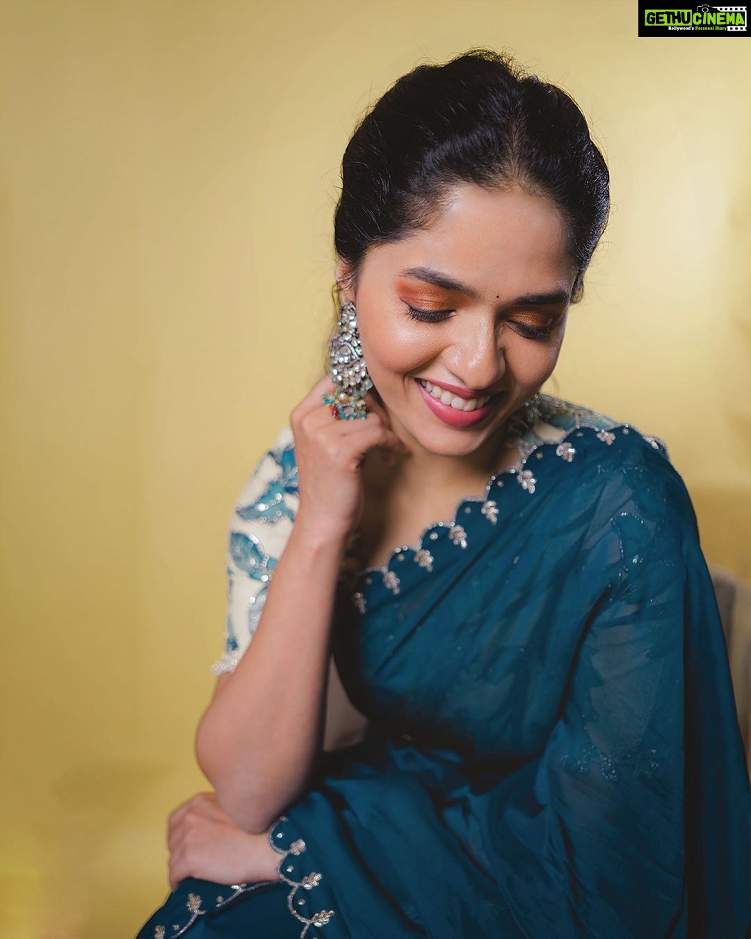 Sunaina Instagram - For laatti (telugu) pressmeet ✨ Saree ~ @aamrabylavanya Earrings ~ @bcos_its_silver Ring ~ @karnikajewelshyd Photography ~ @manish.akunuri Makeup | Hair~ @iammounikachenna Styling ~ @iammounikachenna