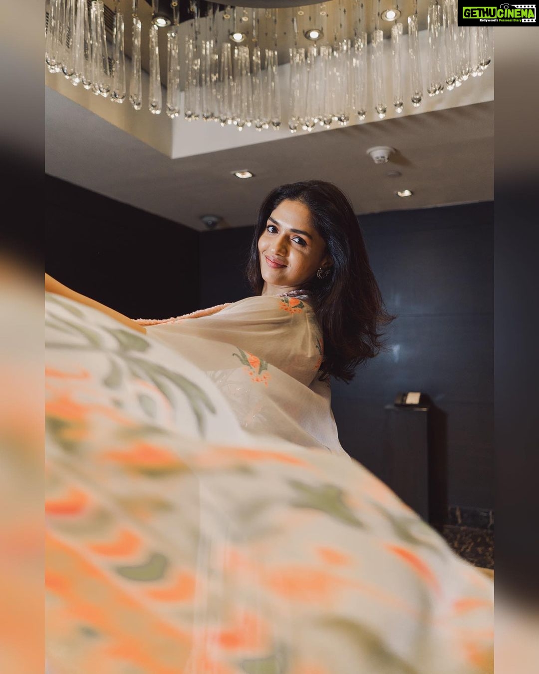 Sunaina Instagram - 🌸✨for #laatti Outfit ~ @issadesignerstudio Accessories ~ @bcos_its_silver Ring ~ @karnikajewelshyd Makeup/hair/styling~ @iammounikachenna Photography ~ @manish.Akunuri