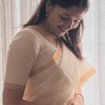 Sunaina Instagram - Landed in God’s own country, Kerala… sugamano? ❤️ Styling @mehndi_jashnani Saree @marinasboutique_ MUA @zuci_hairnmakeup Kochi, India