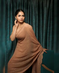 Sunaina Instagram - 🥀
Saree : @bespoke.dhishya
Mua : @zuci_hairnmakeup
Photography : @the.portrait.culture @bharat.partha @praveenbabu96
Styled by : @dhikshitha_suresh