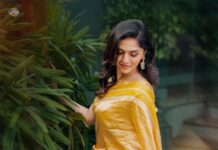 Sunaina Instagram - Caption the picture ❤️ For #REGINA ✨ Saree: @bespoke.dhishya Mua : @vyshalisundaram_hairstylist Photography : @thesavouriesshots Jewellery: @Theamethyststore Styled by : @dhikshitha_suresh
