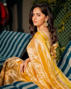 Sunaina Instagram - For REGINA ✨
Saree: @bespoke.dhishya 
Mua : @vyshalisundaram_hairstylist 
Photography : @thesavouriesshots 
Jewellery:  @theamethyststore 
Styled by : @dhikshitha_suresh