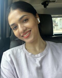 Sunaina Instagram - I hope you find someone to spend the new years with… but most importantly… I hope you find yourself. ❤️ 
#happynewyear everyone. Gratitude forever for all the good bad and everything else.