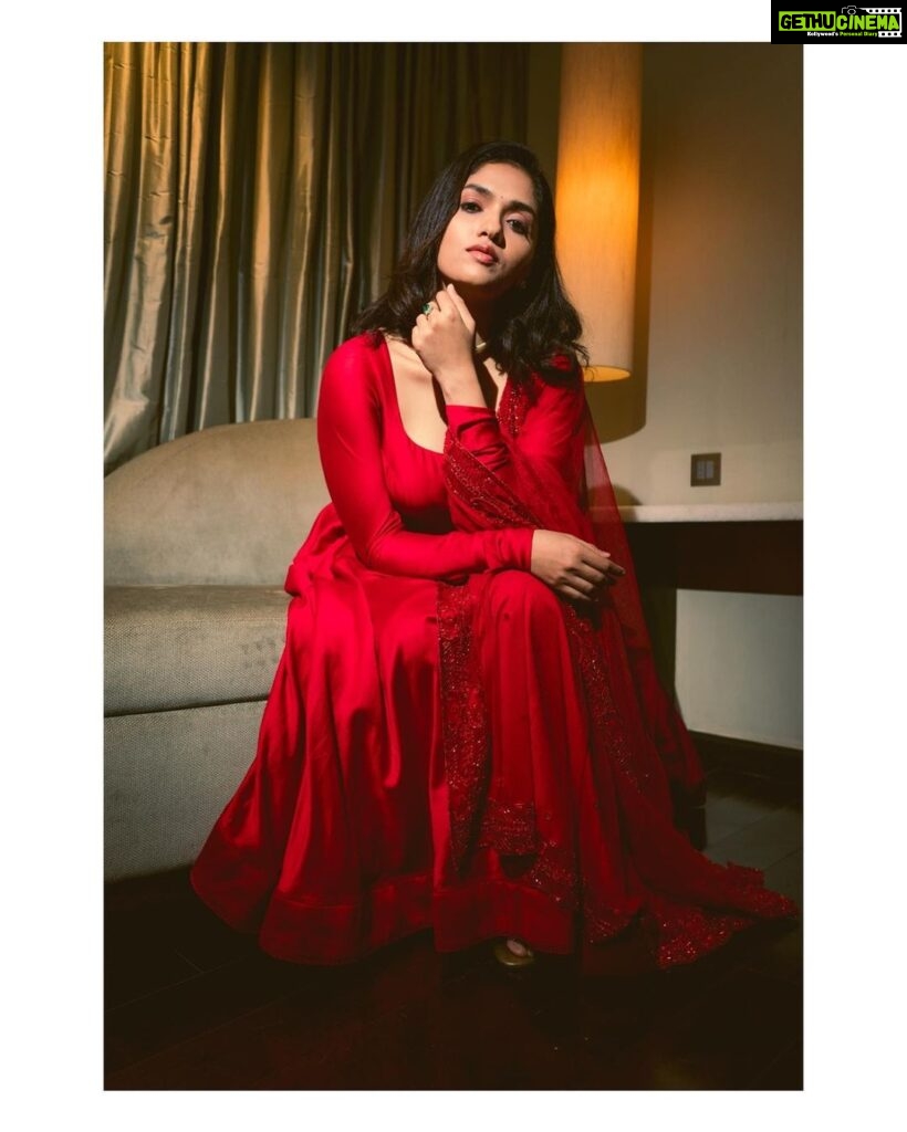 Sunaina Instagram - For #laatti ❤️✨ Dress ~ @geethikakanumilli Jewellery ~ @karnikajewelshyd Photography ~ @manish.akunuri Makeup | Hair~ @iammounikachenna Styling ~ @iammounikachenna
