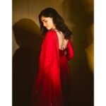 Sunaina Instagram – For #laatti ❤️✨
Dress ~ @geethikakanumilli 
Jewellery ~ @karnikajewelshyd 
Photography ~ @manish.akunuri
Makeup | Hair~ @iammounikachenna
Styling ~ @iammounikachenna