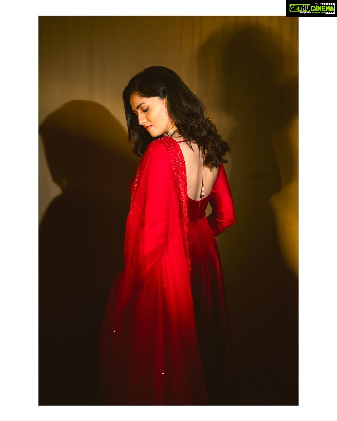Sunaina Instagram - For #laatti ❤️✨ Dress ~ @geethikakanumilli Jewellery ~ @karnikajewelshyd Photography ~ @manish.akunuri Makeup | Hair~ @iammounikachenna Styling ~ @iammounikachenna