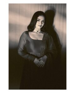 Sunaina Instagram - For #laatti ❤️✨
Dress ~ @geethikakanumilli 
Jewellery ~ @karnikajewelshyd 
Photography ~ @manish.akunuri
Makeup | Hair~ @iammounikachenna
Styling ~ @iammounikachenna