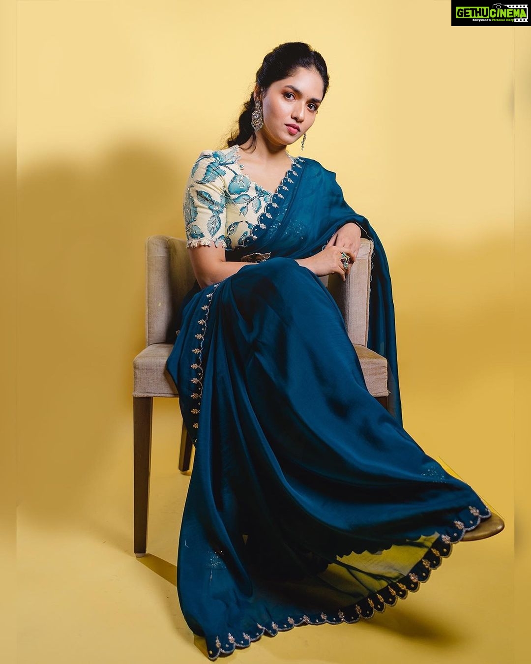 Sunaina Instagram - For laatti (telugu) pressmeet ✨ Saree ~ @aamrabylavanya Earrings ~ @bcos_its_silver Ring ~ @karnikajewelshyd Photography ~ @manish.akunuri Makeup | Hair~ @iammounikachenna Styling ~ @iammounikachenna