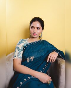 Sunaina Instagram - For #laatti (telugu) pressmeet ✨❤️
Saree ~ @aamrabylavanya
Earrings ~ @bcos_its_silver
Ring ~ @karnikajewelshyd 
Photography ~ @manish.akunuri
Makeup | Hair~ @iammounikachenna
Styling ~ @iammounikachenna