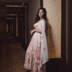 Sunaina Instagram - 🌸✨for #laatti Outfit ~ @issadesignerstudio Accessories ~ @bcos_its_silver Ring ~ @karnikajewelshyd Makeup/hair/styling~ @iammounikachenna Photography ~ @manish.Akunuri