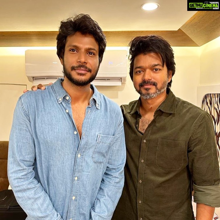 Sundeep Kishan Instagram - Thank You Dearest Thalapathy for your kind words , love and support for #Michael 🤍 Thank you for being so Humble & Inspiring 🤍 Love you anna 🤍 @lokesh.kanagaraj presents a @je.ranjit film #Michael in theatres Tomorrow 🤍 #Thalapathy67