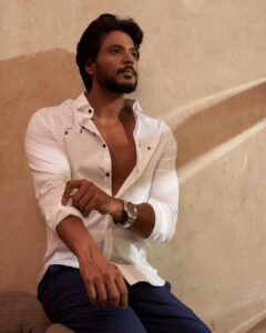 Sundeep Kishan Instagram - Be your Biggest Cheerleader…Always 🤍

Styled & Mothered by @officialanahita 
Clicked by @kalyanyasaswi 
Style team @pranathivarma.k 
Location @theorydessertbar
Shirt @unitbyrajatsuri