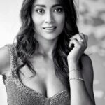 Sunder Ramu Instagram - Posted @withregram • @shriya_saran1109 Thank you @soondah_wamu for a quick shoot in chennai . Damn you are amazing . How well you capture a moment . Wearing @nikitamhaisalkar Thank you for this absolutely stunning gown . It was so last min . For @filmfare My flight got delayed , I was the last one to walk the red carpet . Thank you for trusting in me . Make up @makeupbymahendra7 Hair @yogitasheth96