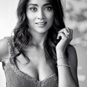 Sunder Ramu Instagram - Posted @withregram • @shriya_saran1109 Thank you @soondah_wamu for a quick shoot in chennai . Damn you are amazing . How well you capture a moment . 

Wearing @nikitamhaisalkar 
Thank you for this absolutely stunning gown . 
It was so last min . For @filmfare 
My flight got delayed , I was the last one to walk the red carpet . 
Thank you for trusting in me . 

Make up @makeupbymahendra7 
Hair @yogitasheth96