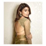 Sunder Ramu Instagram - Posted @withregram • @shriya_saran1109 It’s amazing how old friends just know you . @soondah_wamu always brings out the crazy in me . Shot this in chennai , after 16 hours of work travel …. Wearing my favourite @sithara_kudige Love the blouses she makes . Ufff this saree is amazing Make up @mukeshpatilmakeup Hair @priyanka_sherkar1 @kabzaamovieofficial