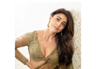 Sunder Ramu Instagram - Posted @withregram • @shriya_saran1109 It’s amazing how old friends just know you . @soondah_wamu always brings out the crazy in me . Shot this in chennai , after 16 hours of work travel …. Wearing my favourite @sithara_kudige Love the blouses she makes . Ufff this saree is amazing Make up @mukeshpatilmakeup Hair @priyanka_sherkar1 @kabzaamovieofficial