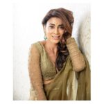Sunder Ramu Instagram - Posted @withregram • @shriya_saran1109 It’s amazing how old friends just know you . @soondah_wamu always brings out the crazy in me . Shot this in chennai , after 16 hours of work travel …. Wearing my favourite @sithara_kudige Love the blouses she makes . Ufff this saree is amazing Make up @mukeshpatilmakeup Hair @priyanka_sherkar1 @kabzaamovieofficial
